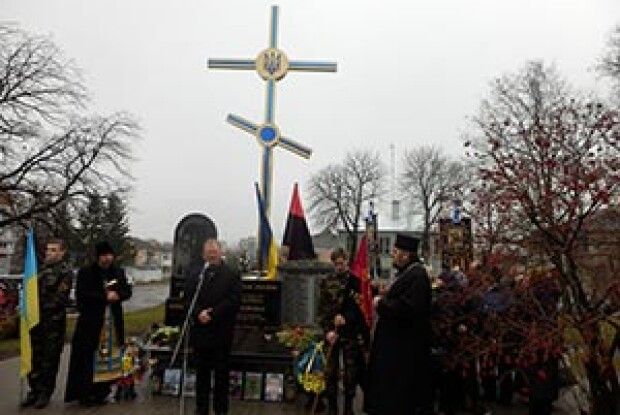 «ДОВОЛІ РУЇНИ І НЕЗГОДИ:  НЕ СМІЄ БРАТ НА БРАТА ЙТИ У БІЙ»