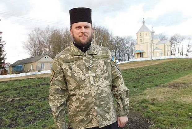 Капелан з Волині Євген Рудь: «Диво на фронті? Артснаряд зрівняв із землею лісок, а капличка залишилася цілісінькою»