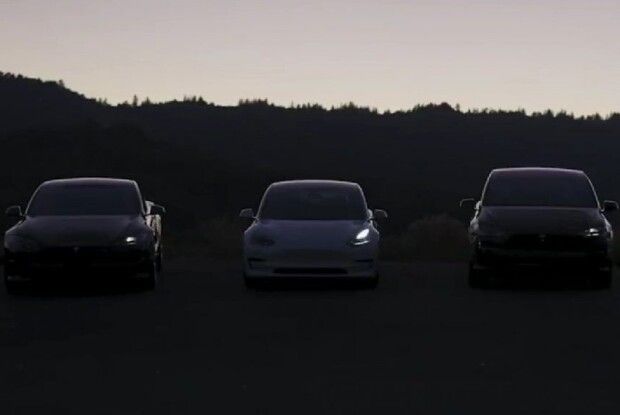 Зірвали мережу: автомобілі Tesla «заколядували» український «Щедрик» (Відео)