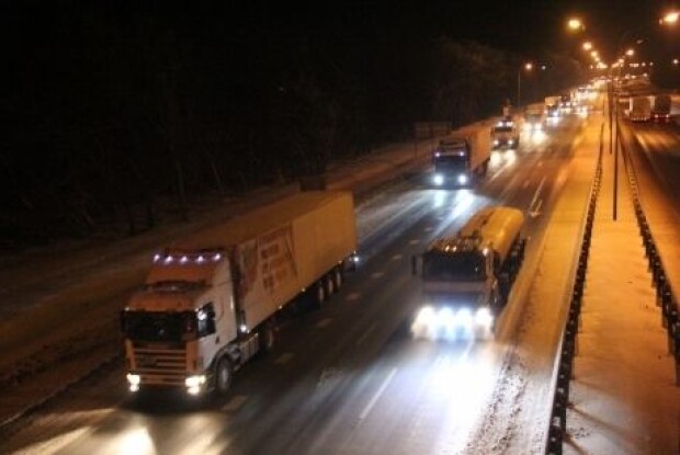 І знову вантажівки з Росії вирушають на Донбас