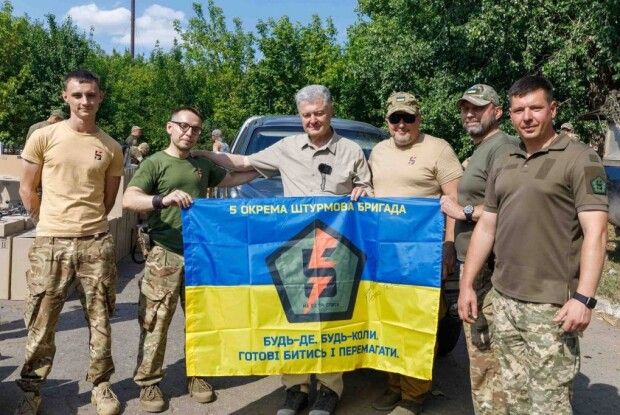 2500 FPV та «Мавіків», екскаватори, окопний РЕБ та КШМ передав передав сьогодні на фронт Петро Порошенко