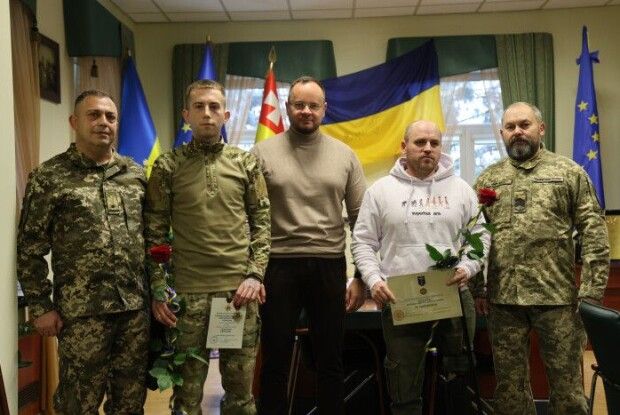 Міський голова Луцька вручив державні нагороди військовослужбовцям 