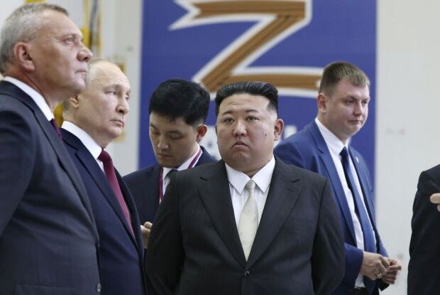 Зустріч диктаторів: Путін та Кім Чен Ин потисли руки