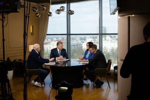 Петро Порошенко: ми купили 70 тисяч захисних костюмів для лікарів