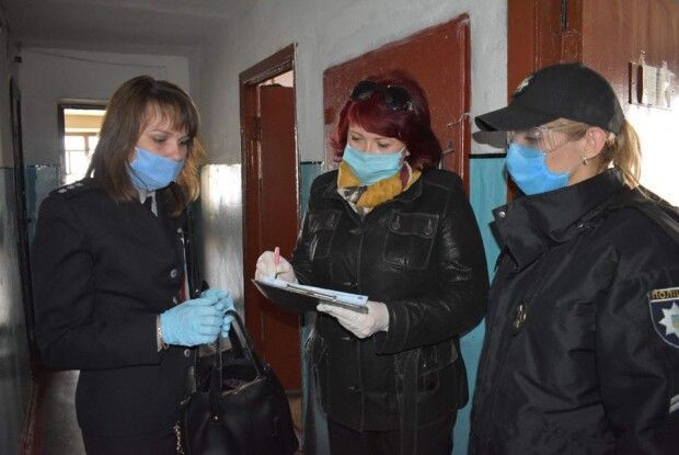 Поліція  відвідала складні сім’ї