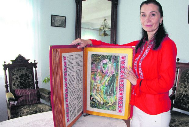 Письменниця і журналістка упродовж двох літ вишила 68 560 слів та знаків 