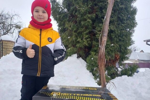 Першокласник з Волині наколядував на генератор для захисників