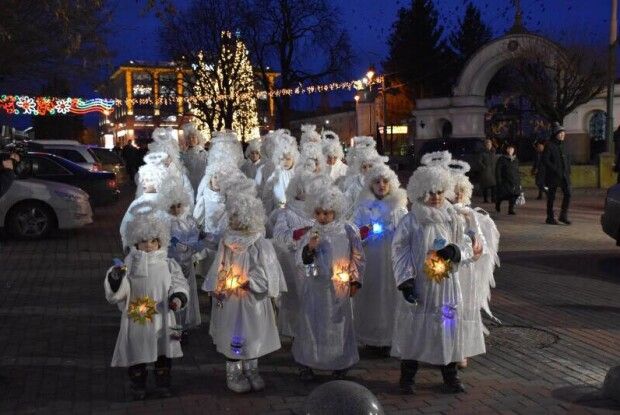 У Луцьку презентували «Вулицю Різдвяних Янголів»