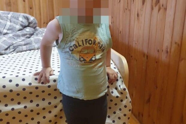 Покинутий хлопчик в готелі на Волині: мати розповіла, чому залишила сина