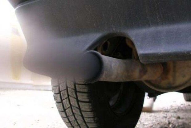 На Волині чоловік ремонтував в гаражі двигун і вчадів від вихлопних газів