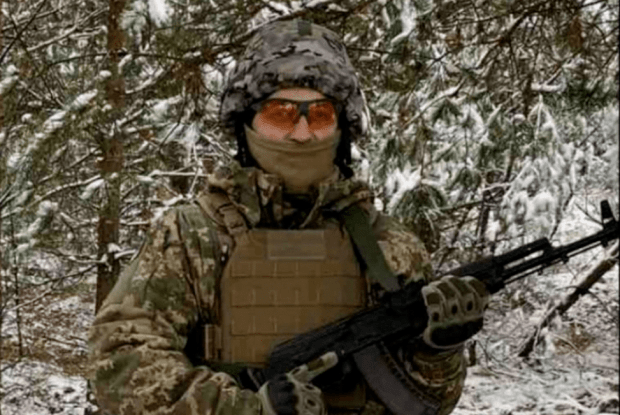 На Рівненщині загиблого Героя зустрічають коридором Слави