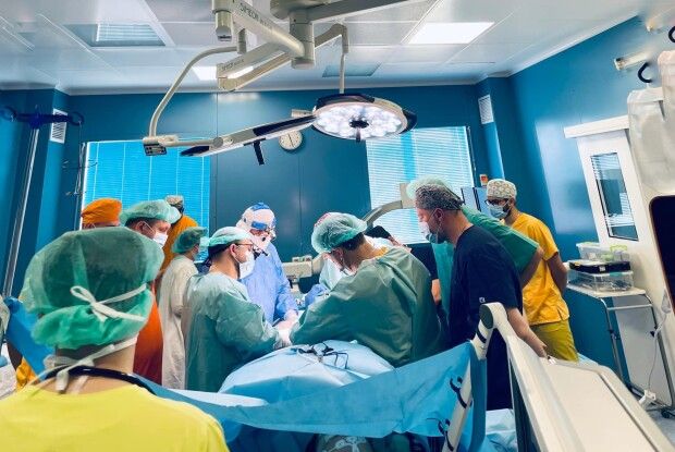 Унікальна операція у Львові: ногу пришили задом наперед