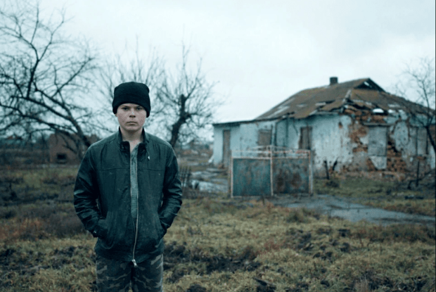 14-річному Сашкові, дім якого зруйнувала росія, «з нуля» звели новий