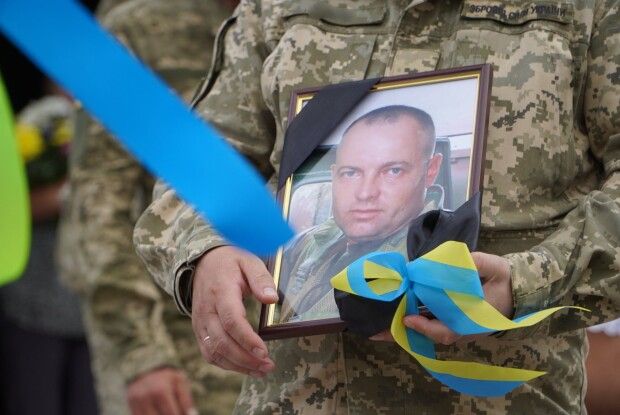 У Володимирі попрощалися із загиблим від ракетного удару військовим Олегом Поліщуком (Фото)