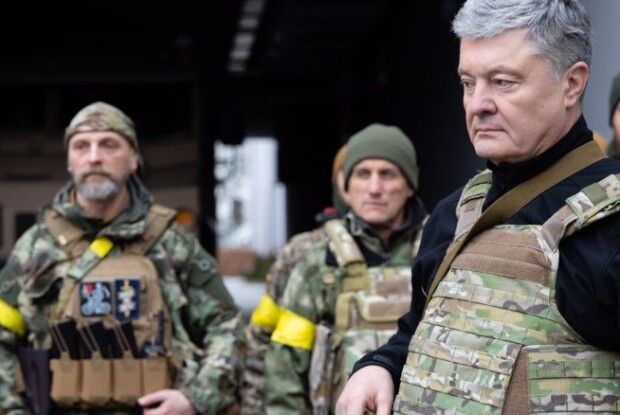 Порошенко: ми пропонуємо законодавчо дозволити народним депутатам суміщати мандат зі службою у ЗСУ, добробатах чи теробороні