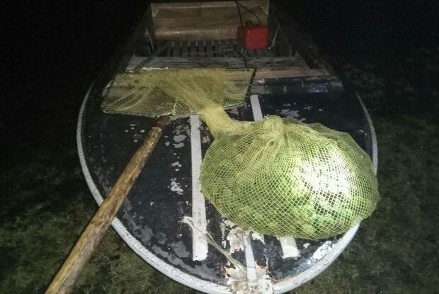 Місцеві жителі руйнують екосистему волинського озера