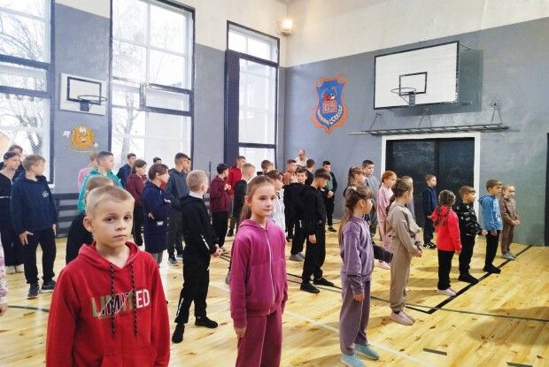 У гімназії на Волині громада власними силами оновила спортзал