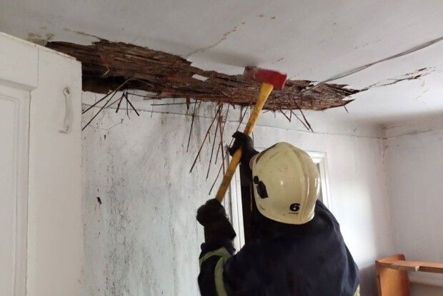 На Рівненщині через пожежу на горищі ледь згоріла хата