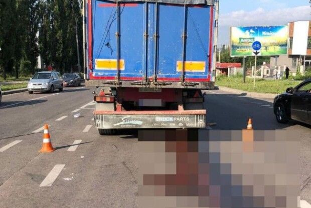 У Рівному вантажівка на смерть переїхала жінку