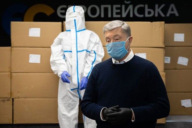 Волинські лікарі отримають 700 захисних костюмів від Порошенка