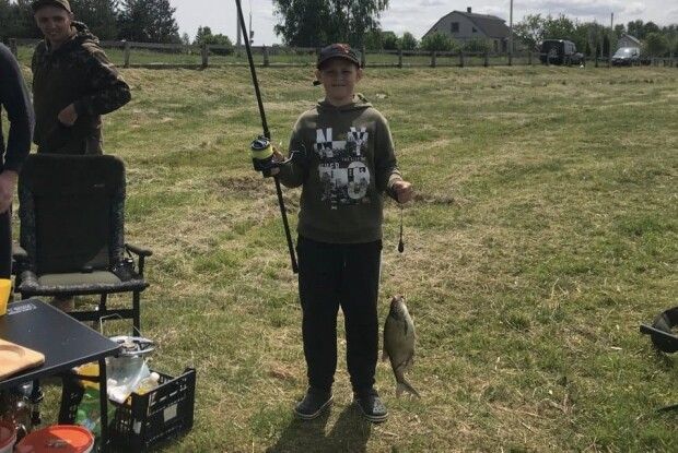 На Волині під час рибальських змагань ковельчанин впіймав 6-кілограмового коропа (Фото)