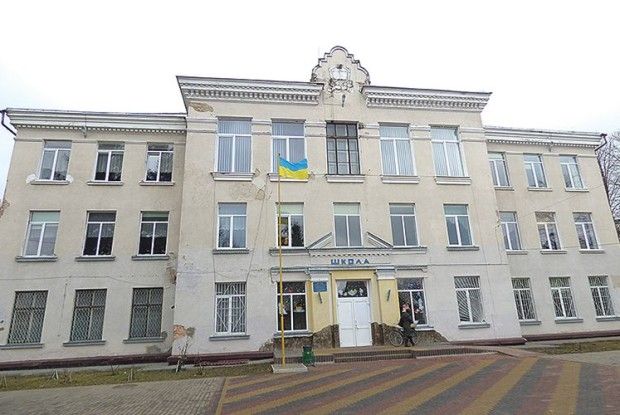 Унікальна луцька школа №2, у якій третина вчителів —  її випускники, святкує 75-ліття