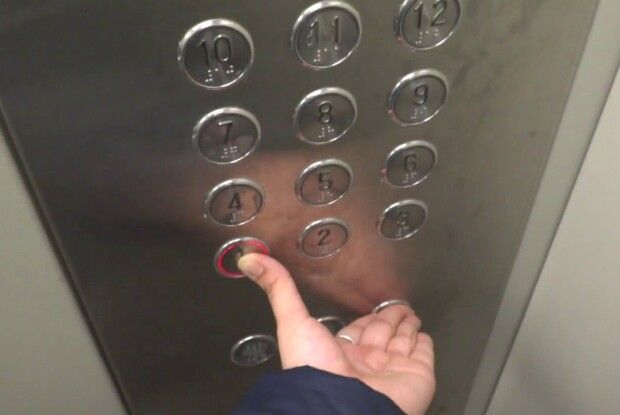 У Луцьку люди масово застрягають у ліфтах 
