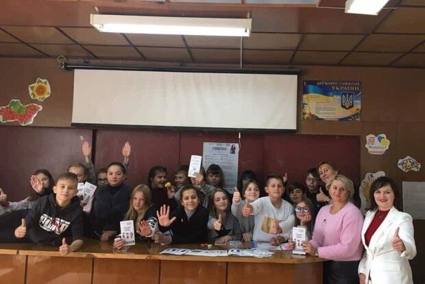 Луцьким шестикласникам розповіли про булінг та їхні права