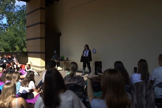 На Волині молодь організувала культурний благодійний вечір про знищення української еліти