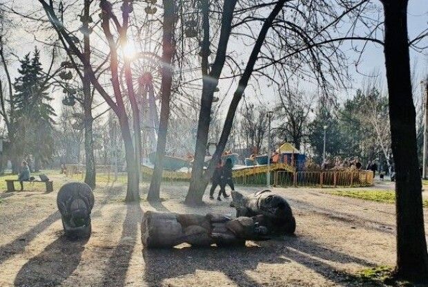 Дитину вбила дерев'яна скульптура ведмедя