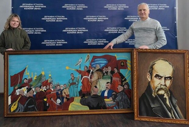 На Волині виправна колонія передала в ліцей історичні картини