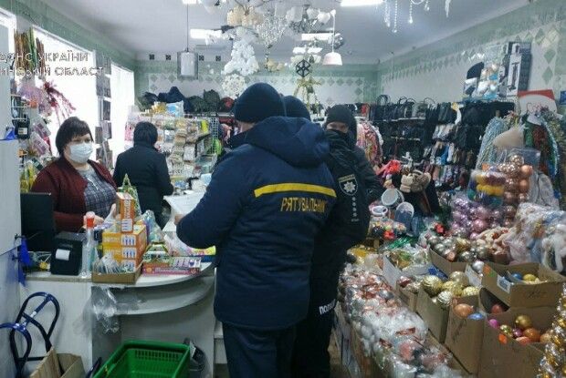 На Волині рятувальники і поліцейські перевірили торгові точки, де продають піротехніку (Фото)