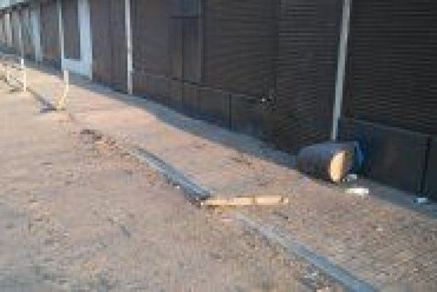 У Любешові водій зніс паркан