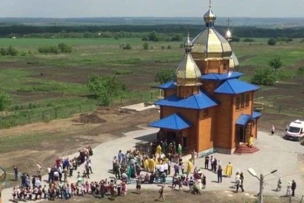 Волиняни завершать облаштування храму у Волновасі