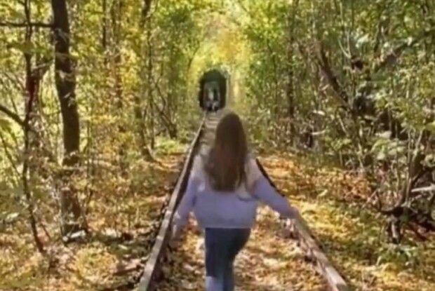 Рівнянин задля примирення з дружиною винайняв потяг в Тунелі кохання