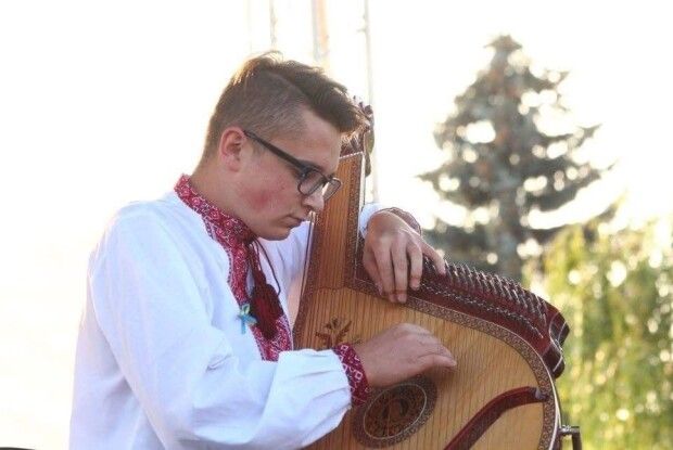 Як бандурист Влад Ваколюк із Любомля розпорядився президентською стипендією (Відео)