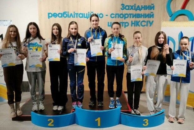 Біатлоністки з Волині вибороли срібну нагороду в естафетній гонці 