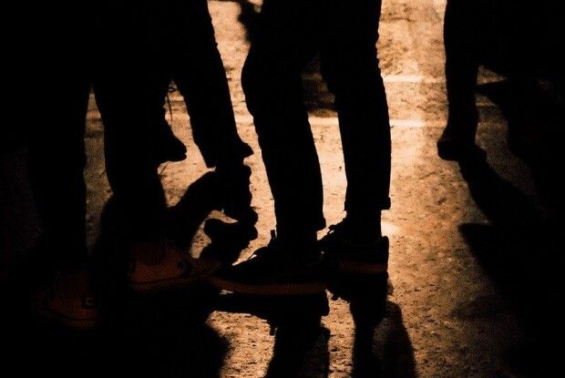На Рівненщині молодик у кафе встромив ножа в живіт відвідувачу