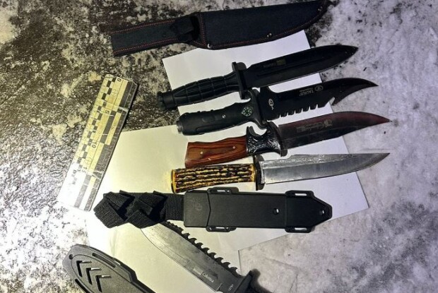 На Волині у 39-річного чоловіка вилучили 5 ножів