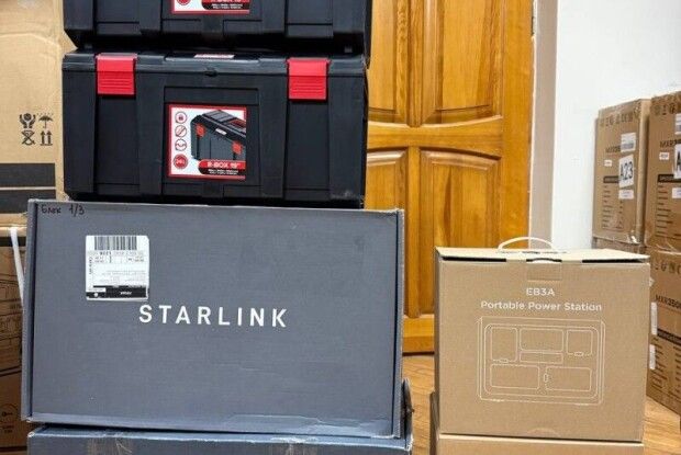 Луцьк передав ЗСУ два комплекти супутникового звʼязку