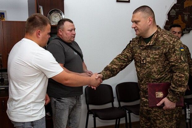 На Волині батько та брат полеглого молодого Героя отримали його посмертну нагороду
