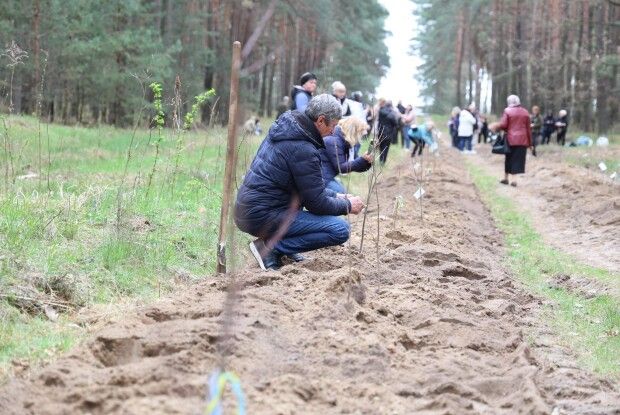 У Луцькому районі рідні полеглих Захисників висадили «Ліс Героїв» у пам'ять про близьких (Фото)