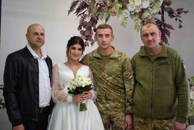 У Луцьку одружився військовослужбовець (Фото) 