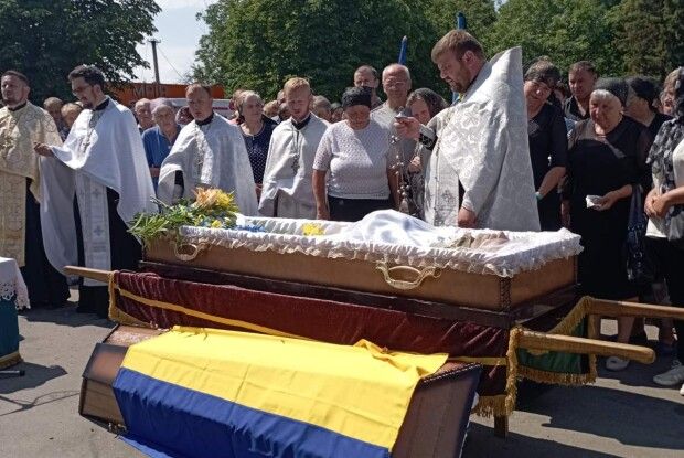 Берестечко навколішки зустріло загиблого воїна Сергія Ляшука (Фото)