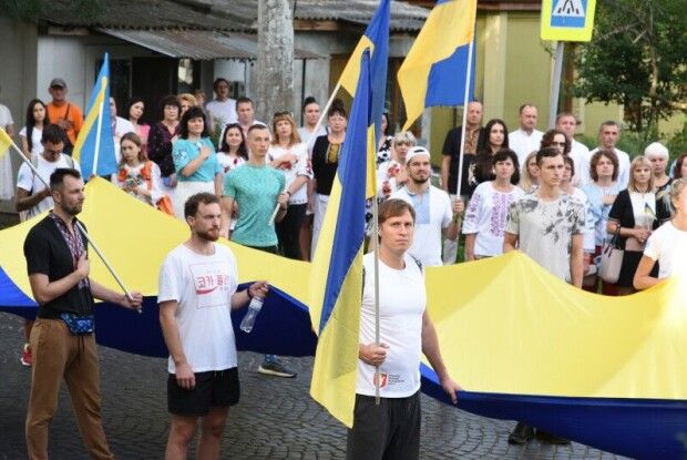 У Луцьку урочисто підняли державний прапор України (Фото)
