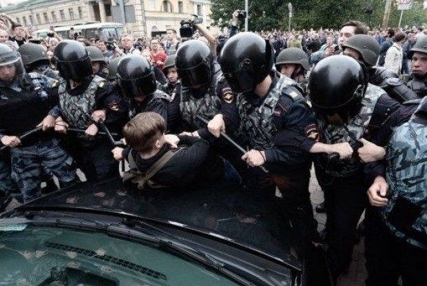 В Росії під час мітингів проти пенсійної реформи затримали понад тисячу протестувальників
