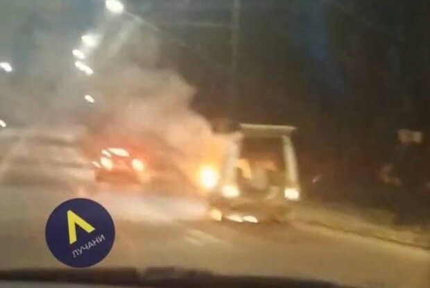 У Луцьку на ходу загорівся автомобіль (Відео моменту)