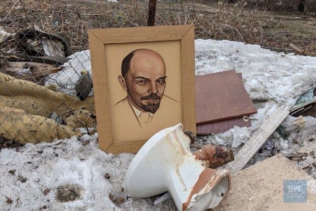 У Володимирі хтось не витримав і нарешті позбувся портрета Леніна