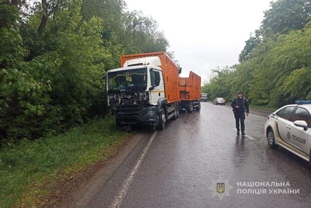 На Волині легковик зіткнувся з фурою, є жертви