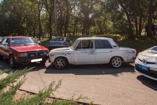 Грабіжники на іномарці з номерами «Весілля» відібрали у інкасаторів півмільйона гривень